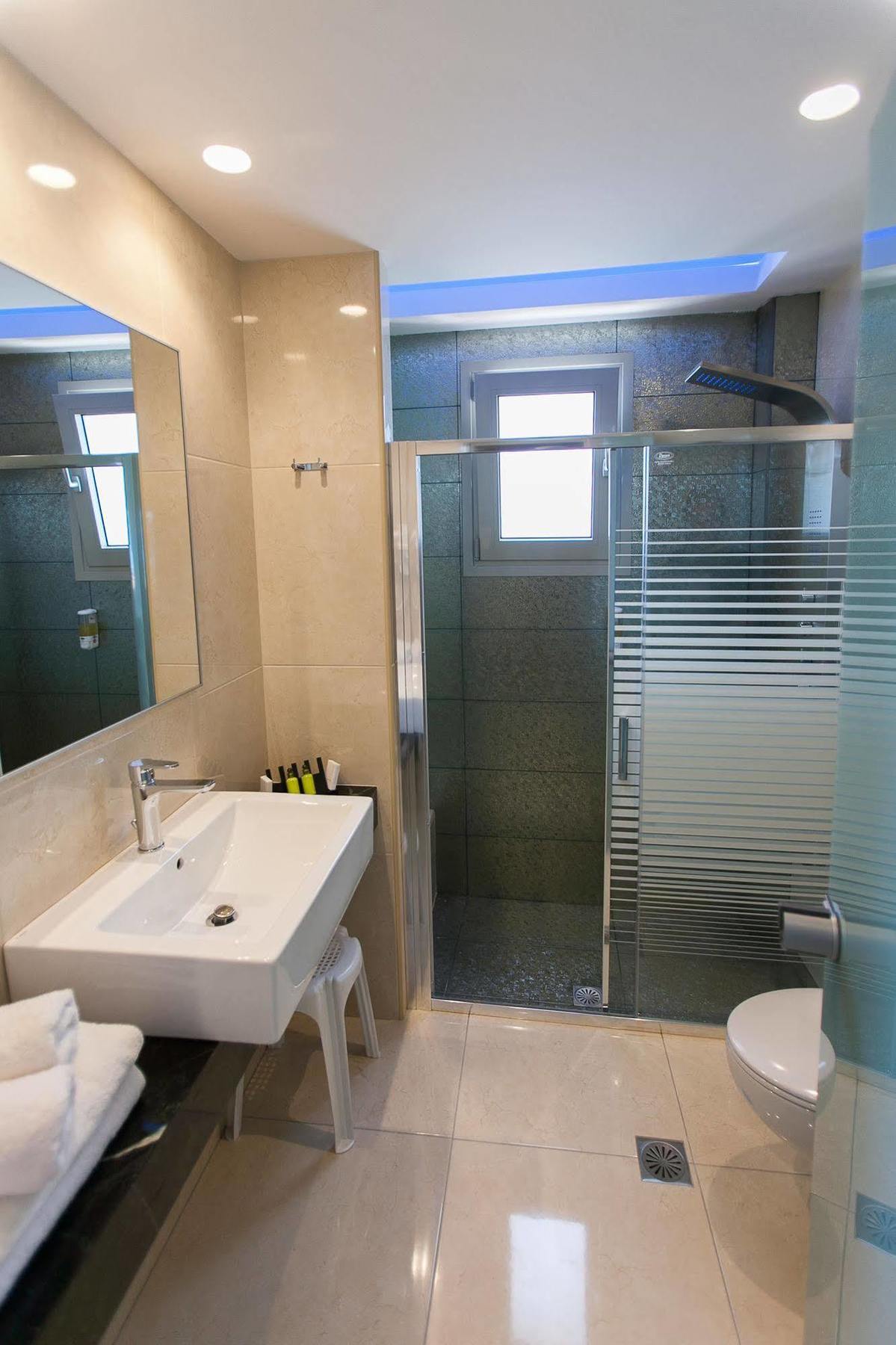 טולון Paradise Lost Hotel-Apartments מראה חיצוני תמונה