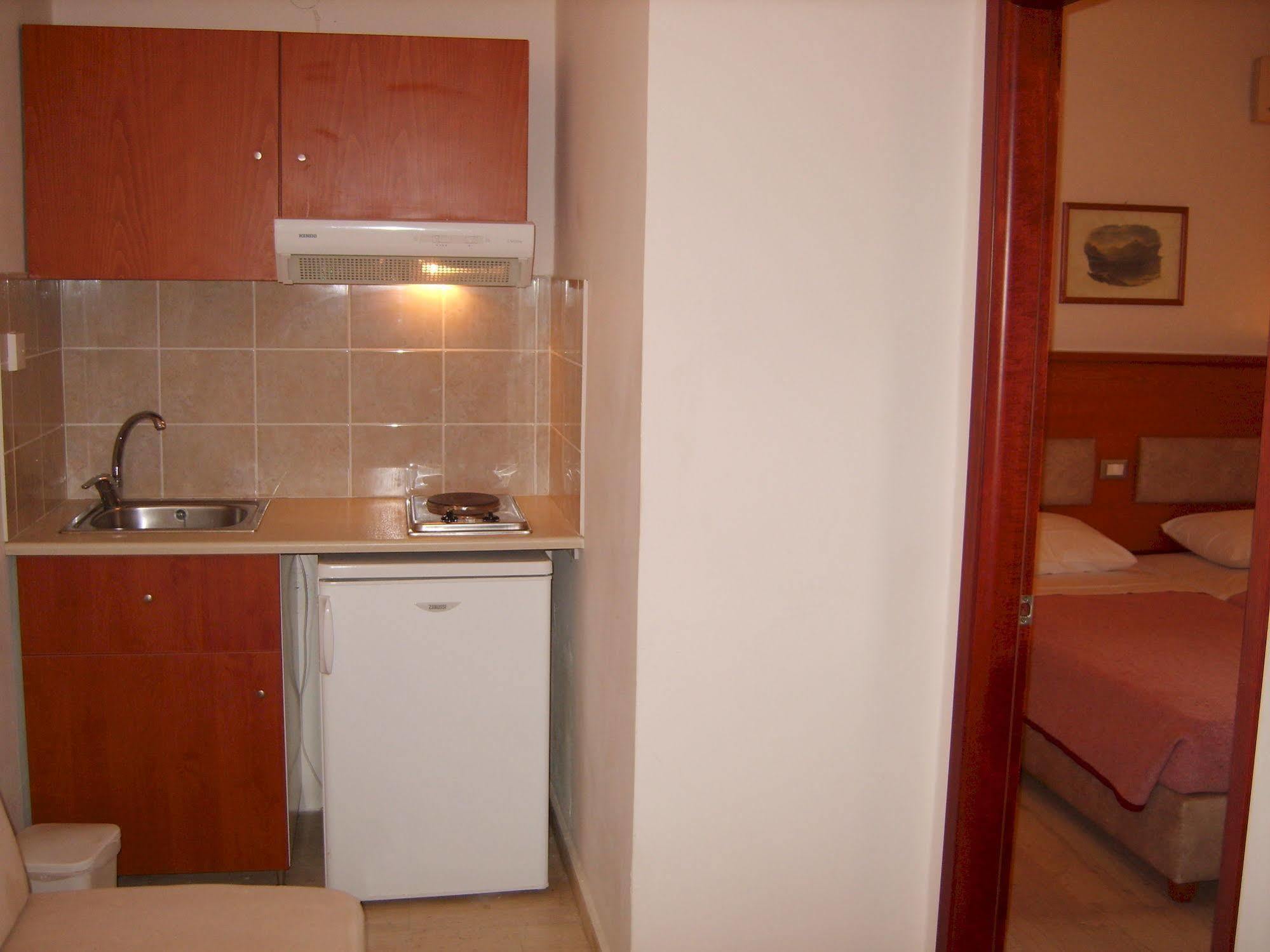 טולון Paradise Lost Hotel-Apartments מראה חיצוני תמונה
